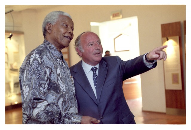 Nelson Mandela ja juutalainen veteraanilobbaaja Mendel Kaplan.