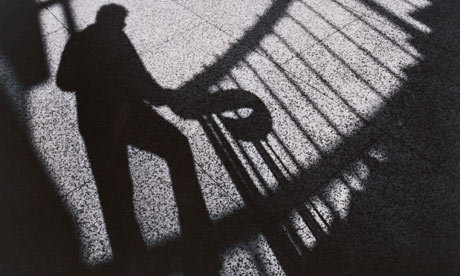 UK_shadow-of-man-on-stairs-007