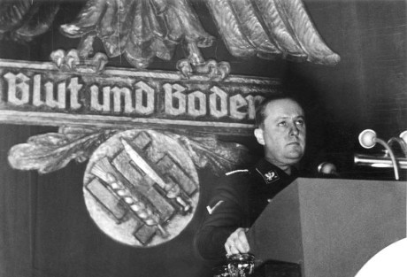 Walther Darré pitämässä puhetta Goslarissa 1937.