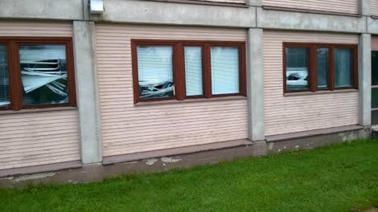  Myös Kuusamossa rikottiin tulevan vastaanottokeskuksen ikkunat protestina syyskuussa.